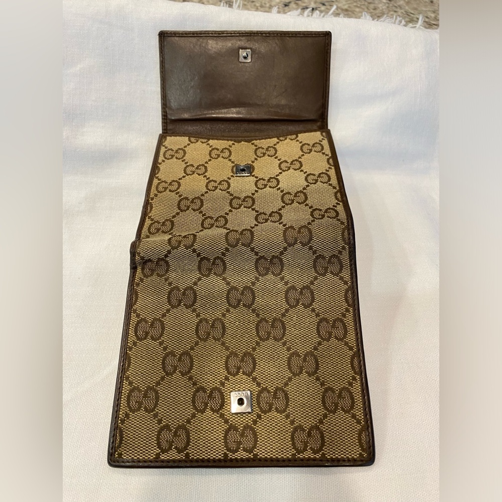SALE!GUCCI Brown Canvass Compact Wallet with COA - Picture 2 of 7